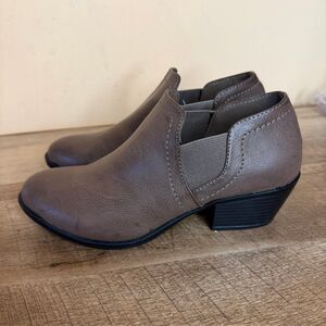 Weatherproof Vintage Cheryl brown Block Heel Ankle Booties Size 7 shoes